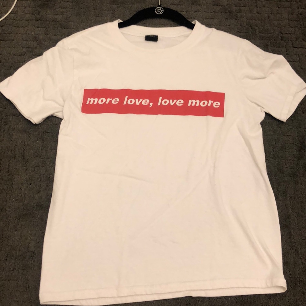 MORE LOVE LOVE MORE GRAPHIC TEE SIZE SMALL